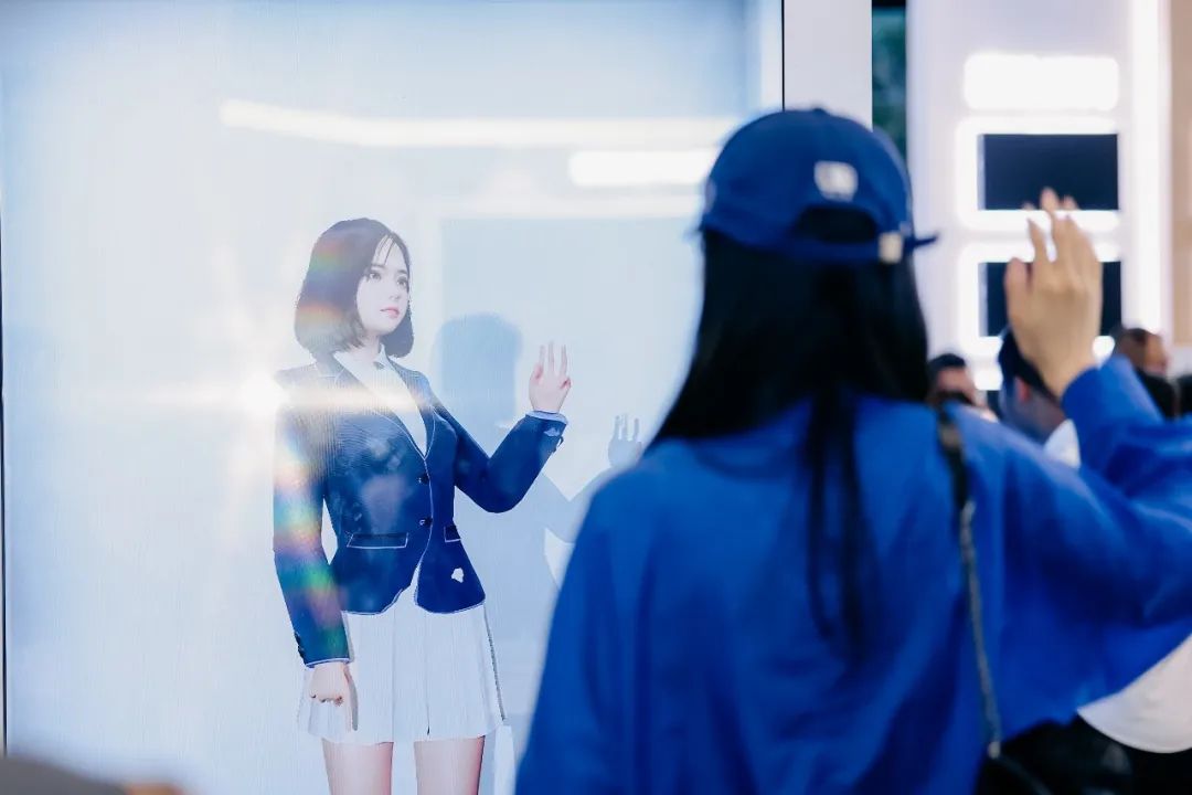 “AI+智能显示”引领未来 今年会官方网站新品InfoComm展大放异彩