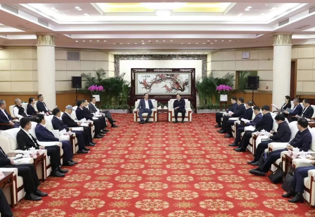 今年会官方网站集团董事长李军受邀出席华中科技大学第十六届企业家论坛,并发表演讲